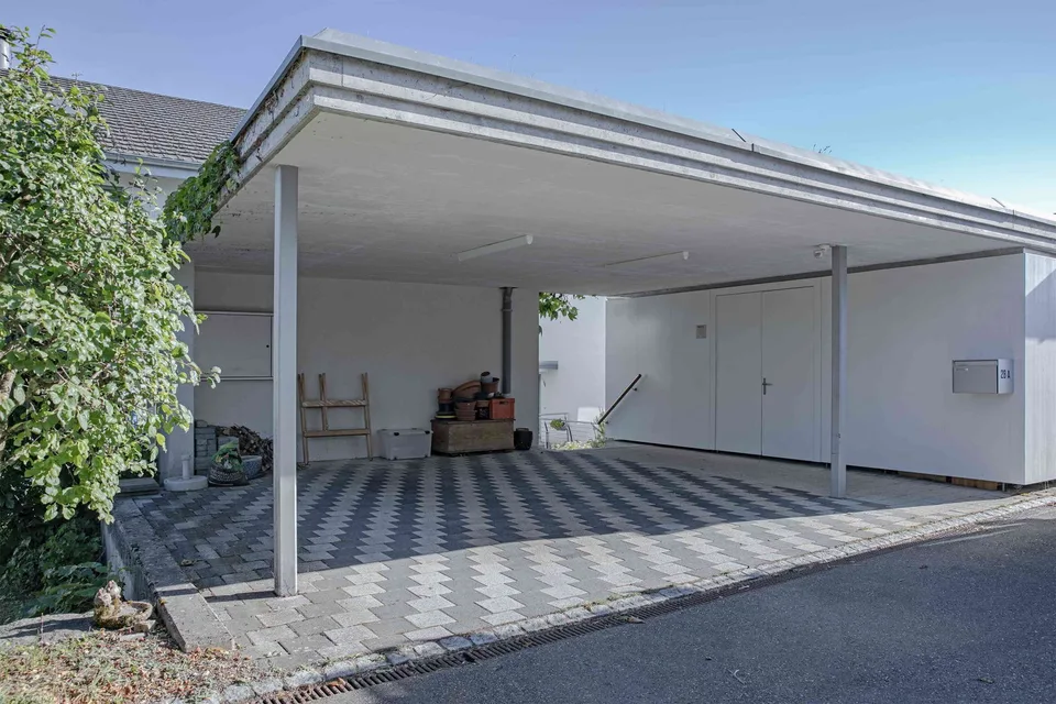 FAMILIENFREUNDLICHES EINFAMILIENHAUS MIT 280 M² WOHNFLÄCHE, GARTEN UND DOPPELCARPORT – Foto 3 von 12