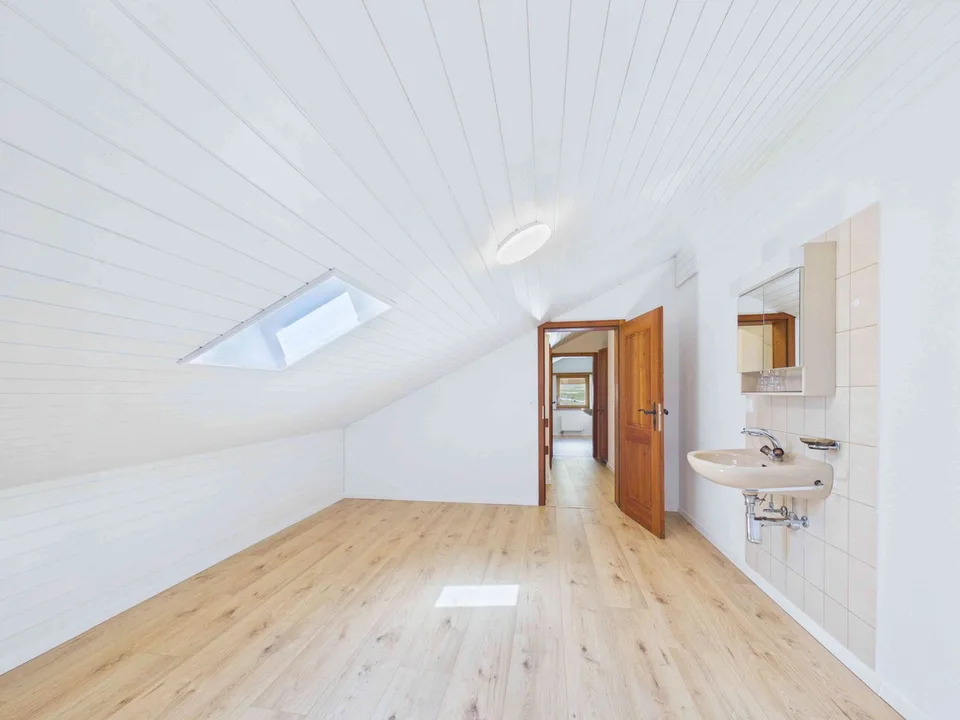 Grosszügige 6-Zimmer-Duplex-Attikawohnung in Susten – Foto 8 von 10