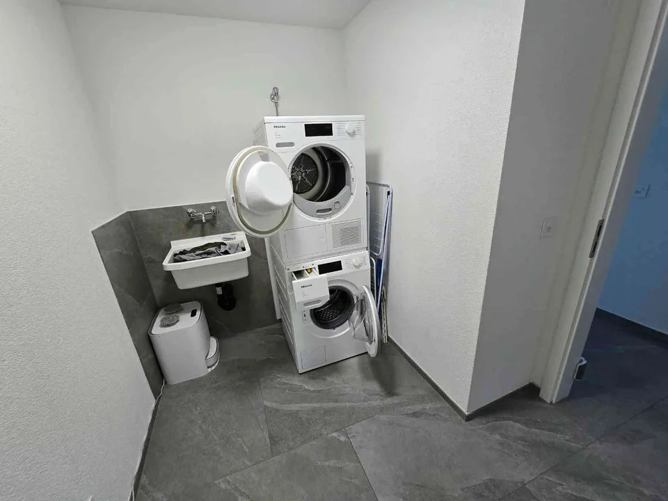 Hochwertig. Hell. Grosszügig. 4.5 Zimmerwohnung mit Balkon – Foto 7 von 13