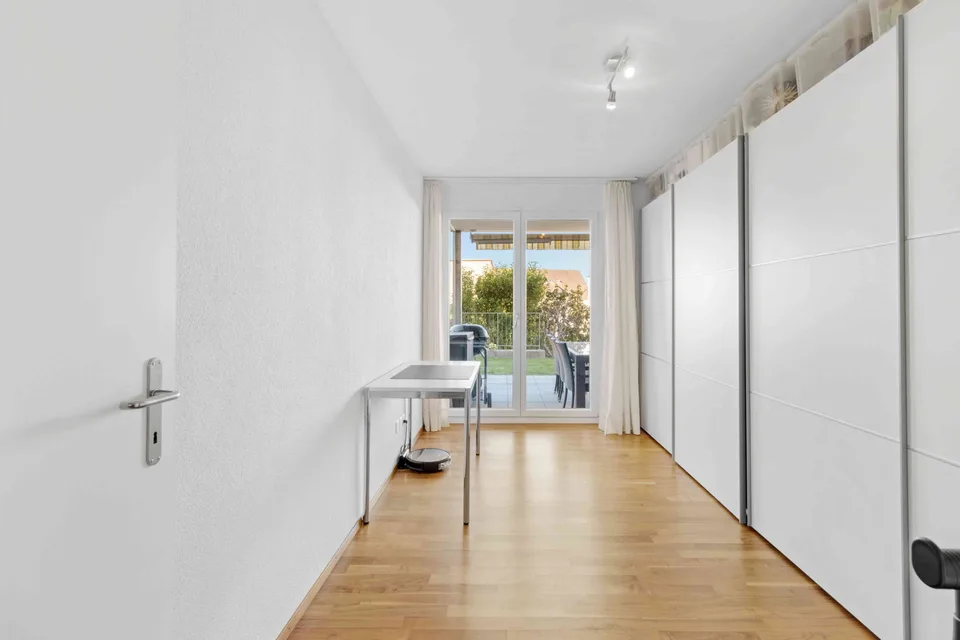 Appartement de jardin 5.5 pièces avec beaucoup d'espace à Winkel ZH – photo 5 sur 10