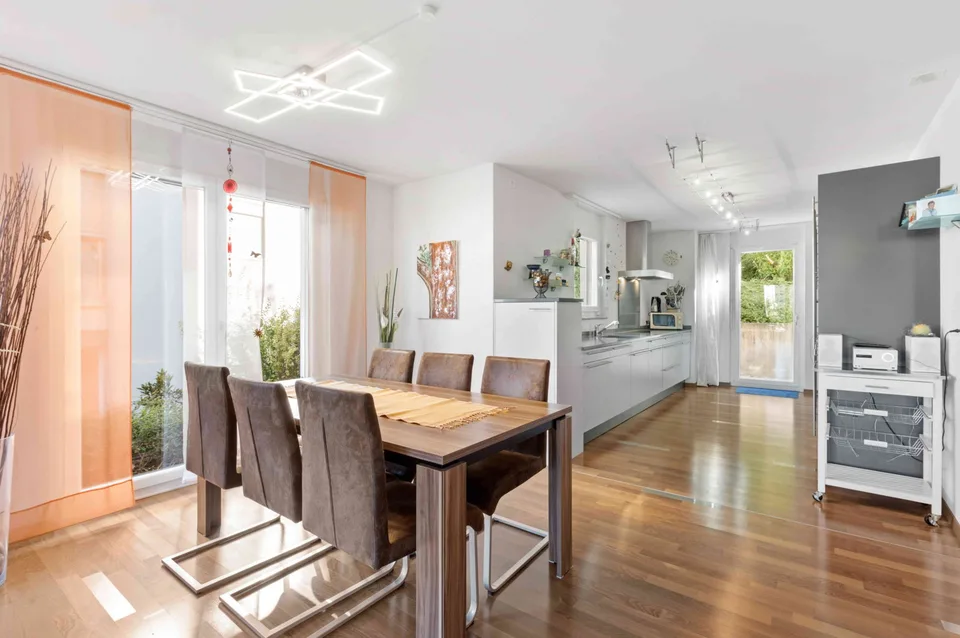 Appartement de jardin 5.5 pièces avec beaucoup d'espace à Winkel ZH – photo 2 sur 10