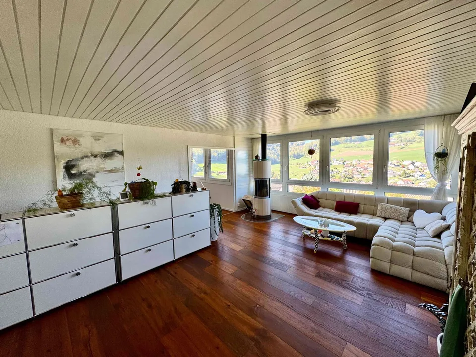 Vita di villaggio idilliaca con vista panoramica – Casa di 5,5 locali ristrutturata con amore – foto 5 di 12