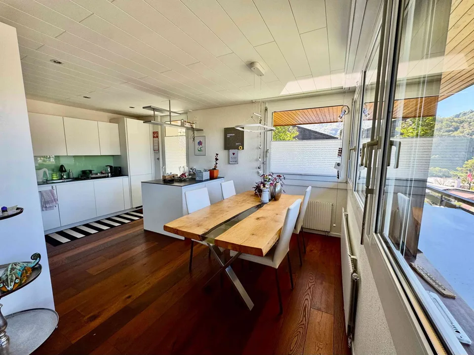 Vita di villaggio idilliaca con vista panoramica – Casa di 5,5 locali ristrutturata con amore – foto 6 di 12