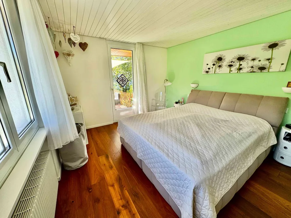 Vita di villaggio idilliaca con vista panoramica – Casa di 5,5 locali ristrutturata con amore – foto 9 di 12