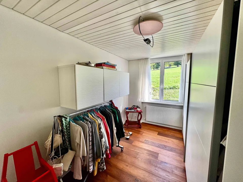 Vita di villaggio idilliaca con vista panoramica – Casa di 5,5 locali ristrutturata con amore – foto 10 di 12
