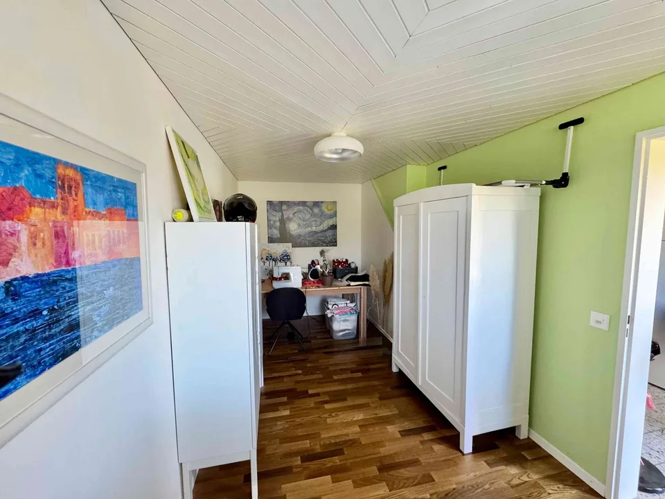 Vita di villaggio idilliaca con vista panoramica – Casa di 5,5 locali ristrutturata con amore – foto 12 di 12