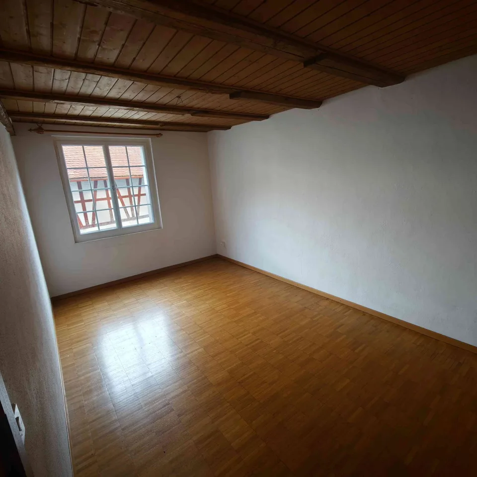 Helle & grosszügige 4.5-Zimmer-Wohnung (90 m²) im 1. OG – Foto 3 von 8
