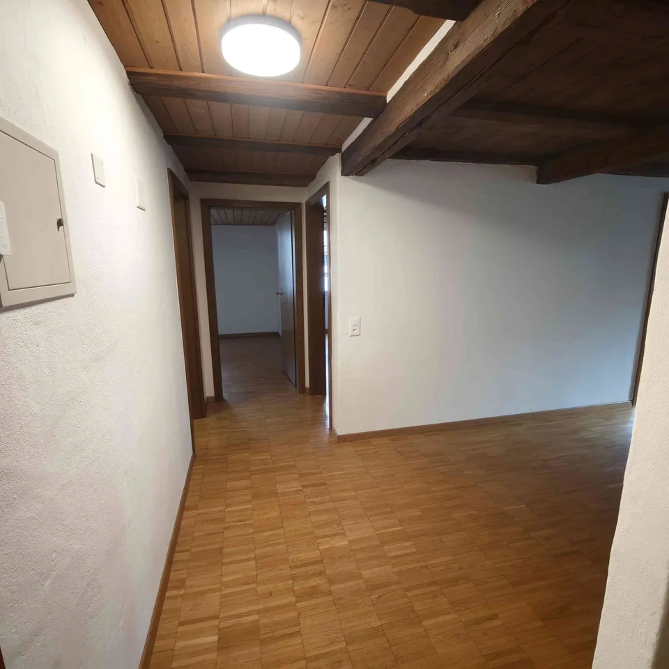 Helle & grosszügige 4.5-Zimmer-Wohnung (90 m²) im 1. OG – Foto 7 von 8
