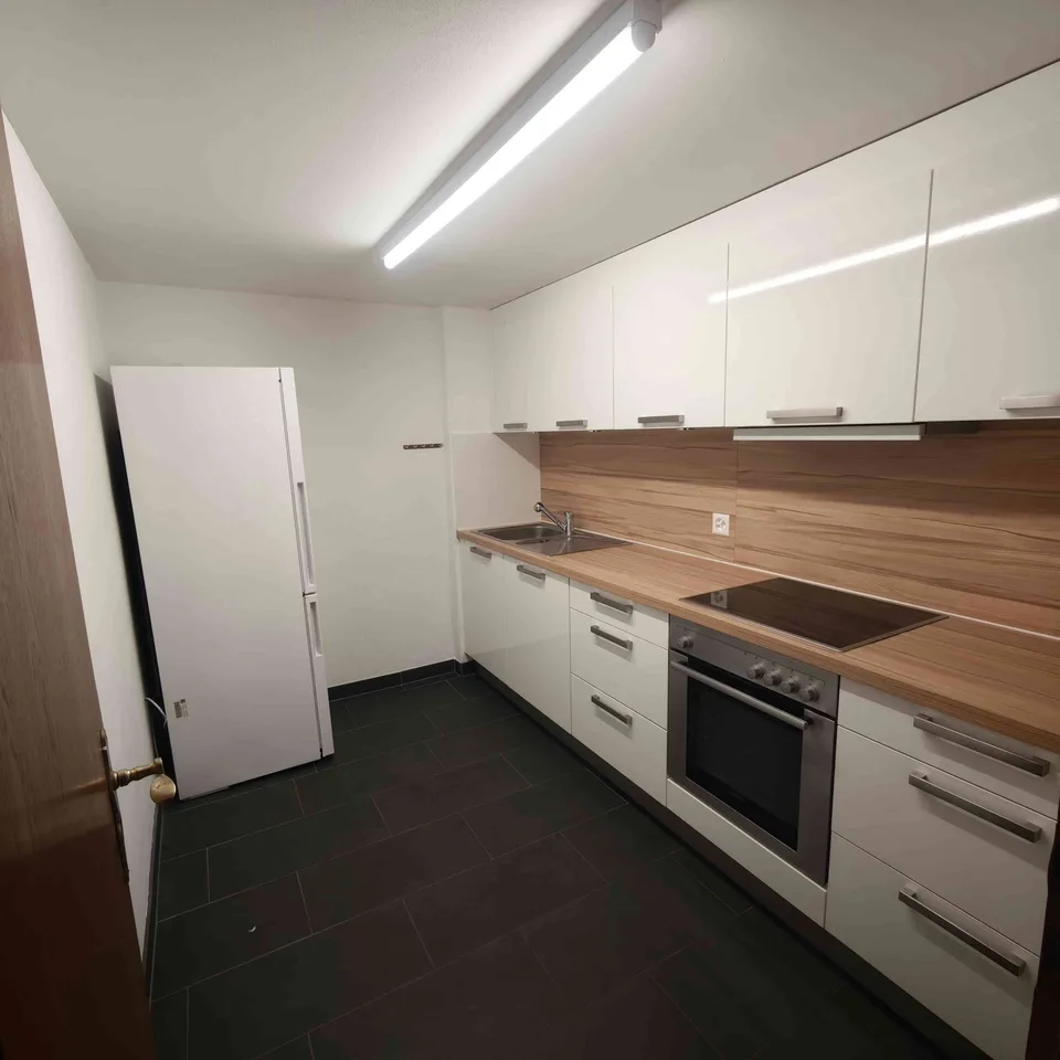 Helle & grosszügige 4.5-Zimmer-Wohnung (90 m²) im 1. OG – Foto 6 von 8