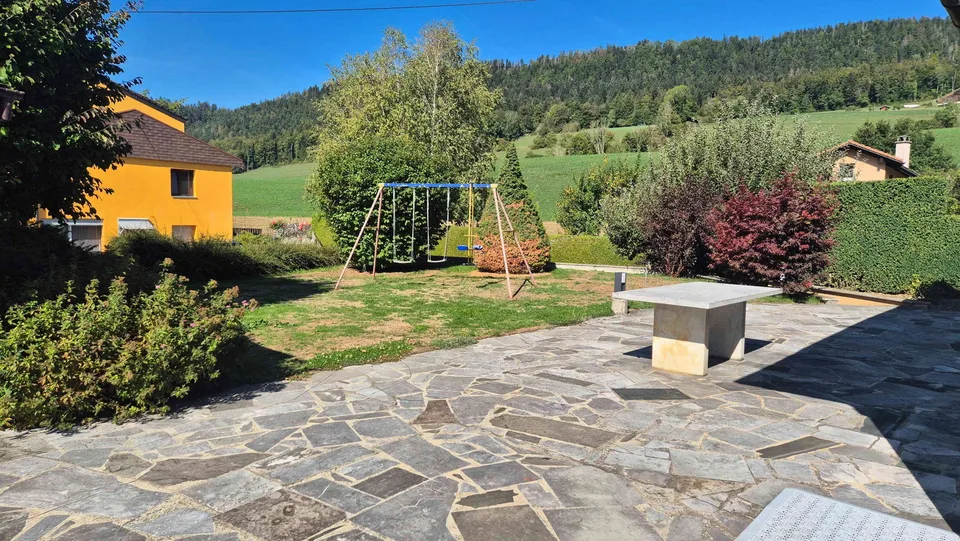 Einfamilienhaus mit 2.5-Zimmer-Wohnung, Pavillon und großem Grundstück – Foto 12 von 13