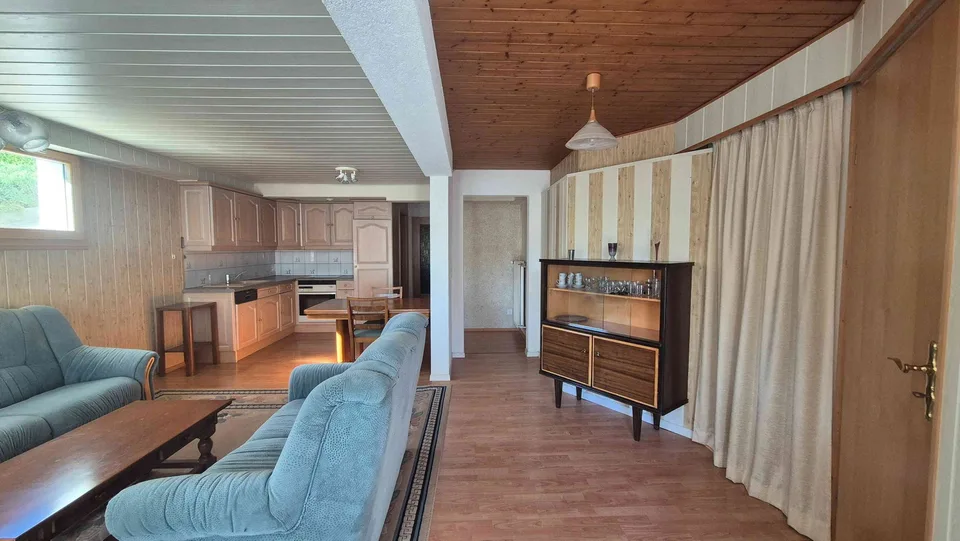 Einfamilienhaus mit 2.5-Zimmer-Wohnung, Pavillon und großem Grundstück – Foto 8 von 13
