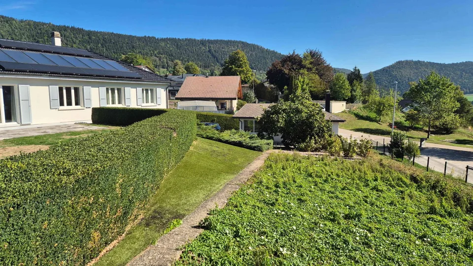 Einfamilienhaus mit 2.5-Zimmer-Wohnung, Pavillon und großem Grundstück – Foto 11 von 13