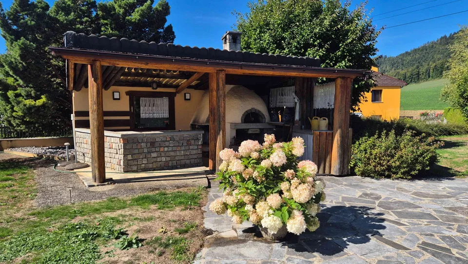 Einfamilienhaus mit 2.5-Zimmer-Wohnung, Pavillon und großem Grundstück – Foto 4 von 13