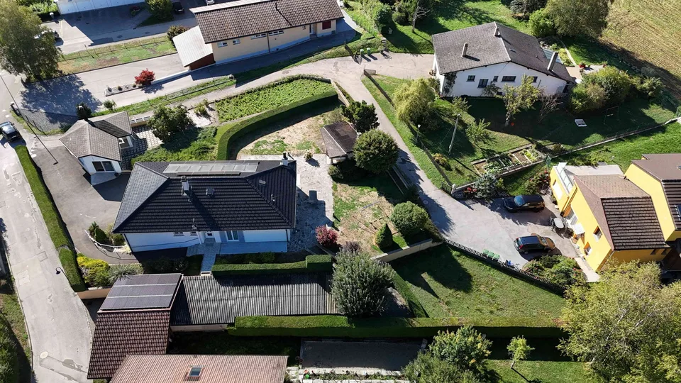 Einfamilienhaus mit 2.5-Zimmer-Wohnung, Pavillon und großem Grundstück – Foto 13 von 13