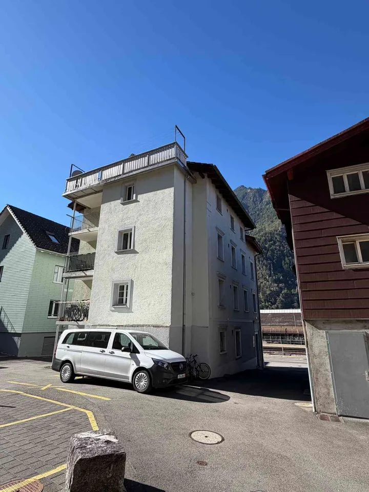 4-Familienhaus nahe Bahnhof Erstfeld – vermietet / im Bieterverfahren – foto 3 di 13
