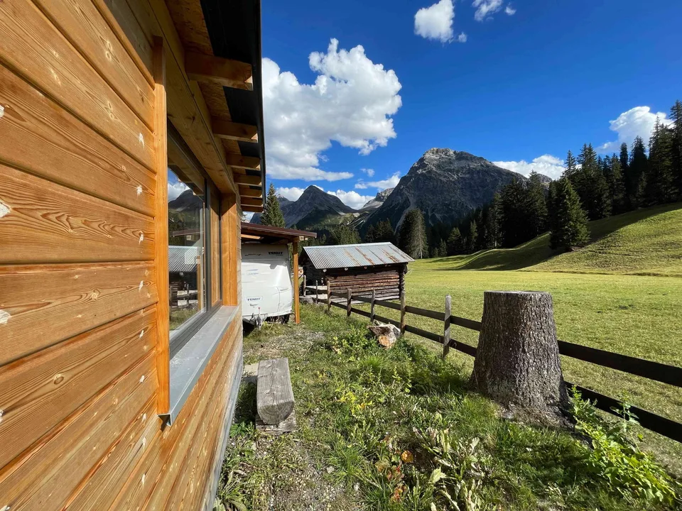 Wohnwagen mit Vorbau auf dem Camping Arosa – Foto 7 von 7