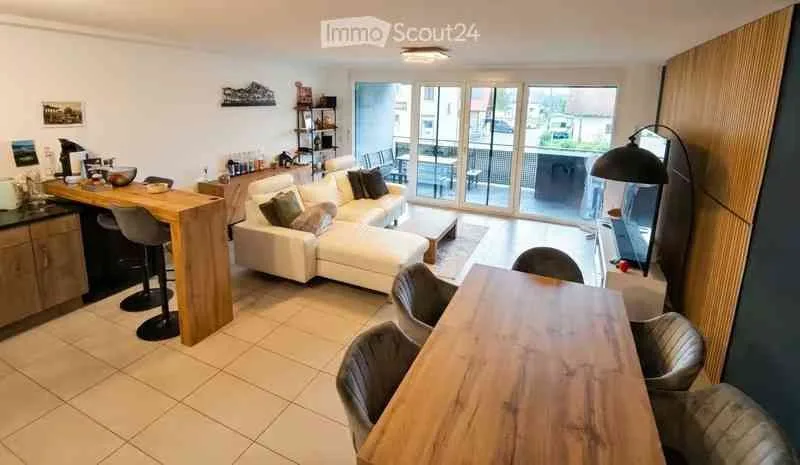 Appartamento 4.5 locali a Chénens – Grande balcone, Geotermia & Suite genitori – foto 2 di 9