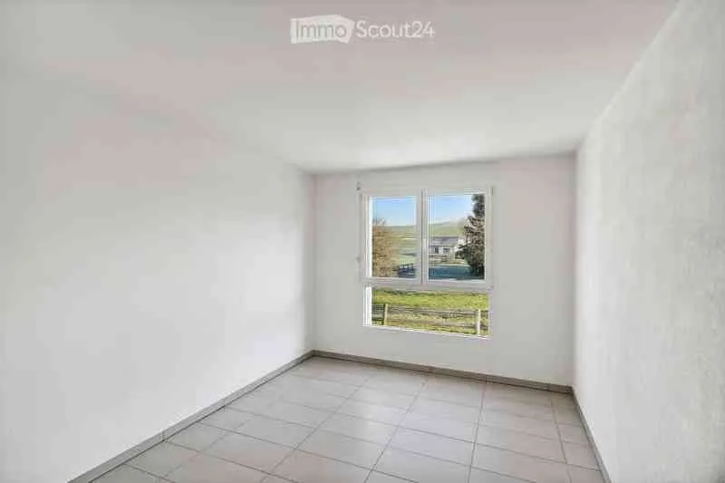 Appartamento 4.5 locali a Chénens – Grande balcone, Geotermia & Suite genitori – foto 4 di 9