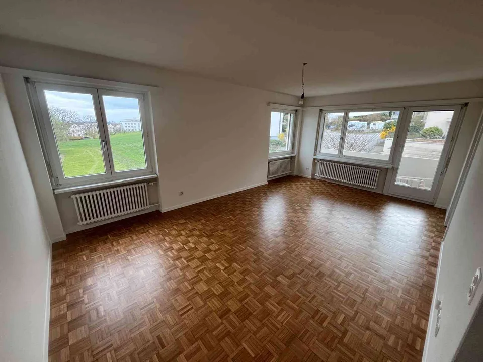 Moderne 4,5-Zimmer-Wohnung, frisch renoviert und ideal gelegen – Foto 1 von 10
