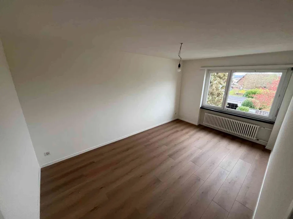 Moderne 4,5-Zimmer-Wohnung, frisch renoviert und ideal gelegen – Foto 7 von 10