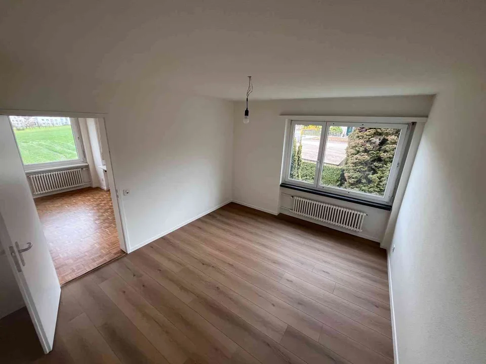 Moderne 4,5-Zimmer-Wohnung, frisch renoviert und ideal gelegen – Foto 8 von 10