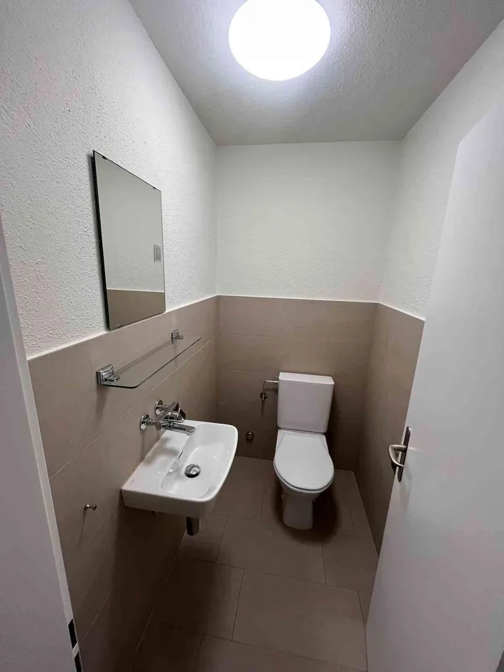 Moderne 4,5-Zimmer-Wohnung, frisch renoviert und ideal gelegen – Foto 10 von 10