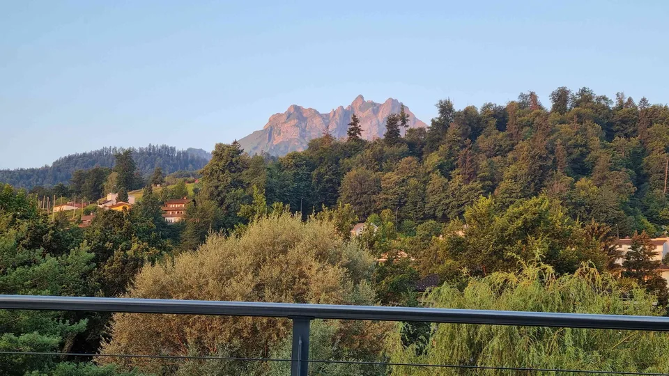 Helle 2.5-Zimmer-Wohnung mit Terrasse und Pilatusblick in Kriens – foto 2 di 13