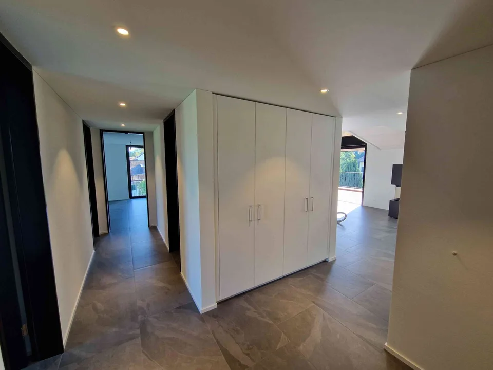Äusserst grosszügige Neubau-Dachgeschosswohnung mit Top-Ausbau – Foto 5 von 13