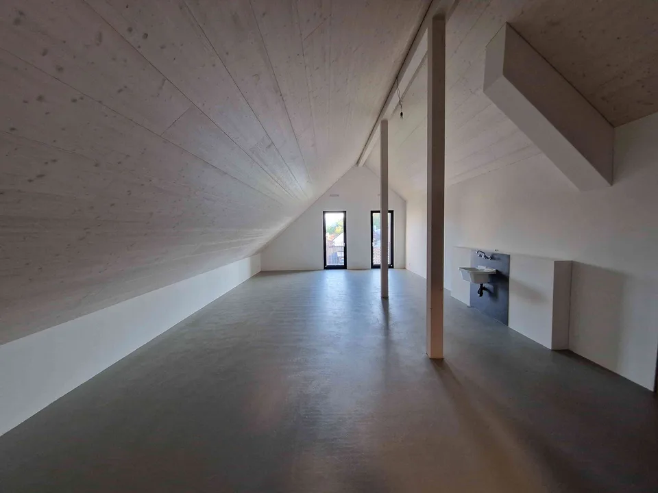 Äusserst grosszügige Neubau-Dachgeschosswohnung mit Top-Ausbau – Foto 7 von 13