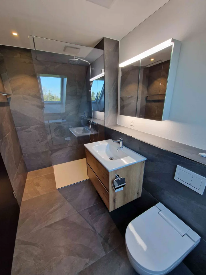 Äusserst grosszügige Neubau-Dachgeschosswohnung mit Top-Ausbau – Foto 8 von 13