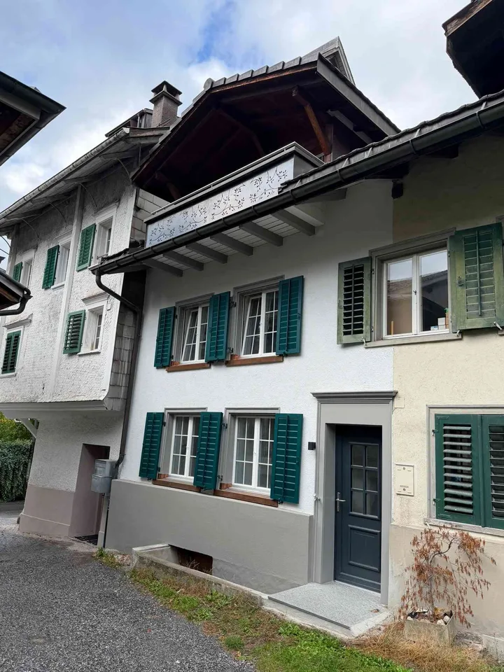 Saniertes Reihenhaus mit Garten und Bergblick in Mollis – Foto 12 von 13
