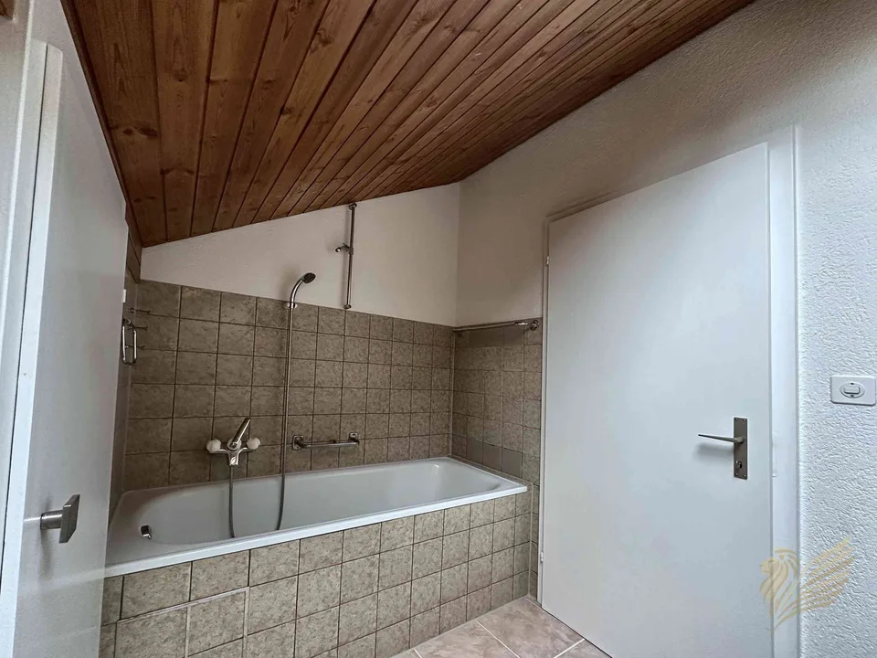 102 m² Maisonette 3½ Zi, CHF 1'490 inkl. NK, 9 Min. Olten – Foto 9 von 14