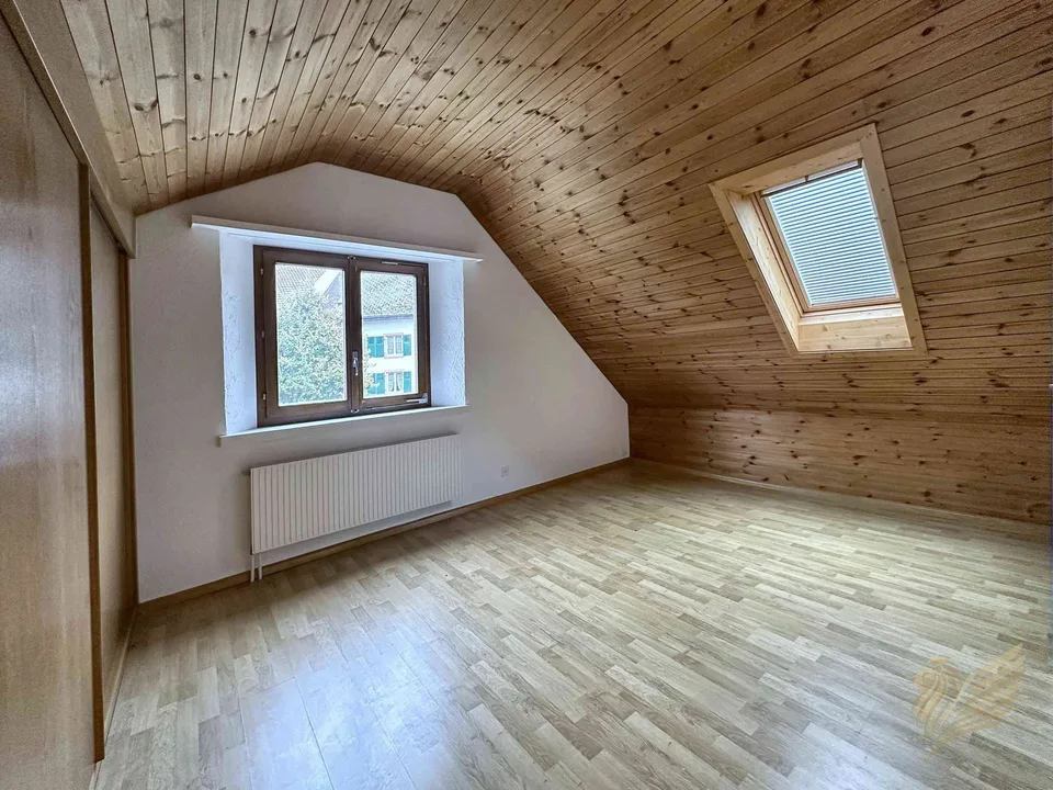 102 m² Maisonette 3½ Zi, CHF 1'490 inkl. NK, 9 Min. Olten – Foto 11 von 14