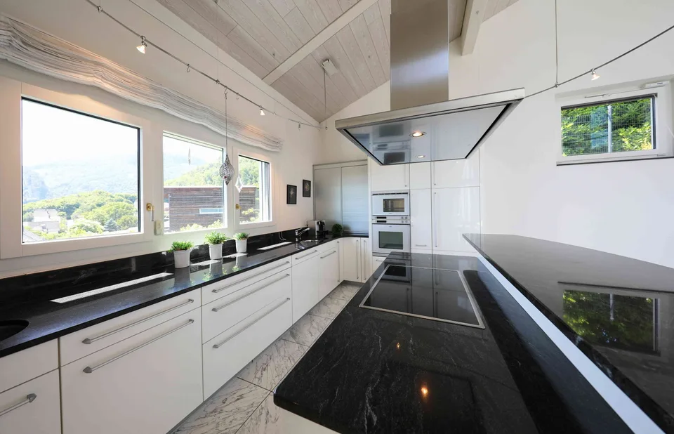 6-Zimmer Traumvilla mit Home-Office, Alpensicht, Pool + Wellness-Oase – Foto 9 von 13