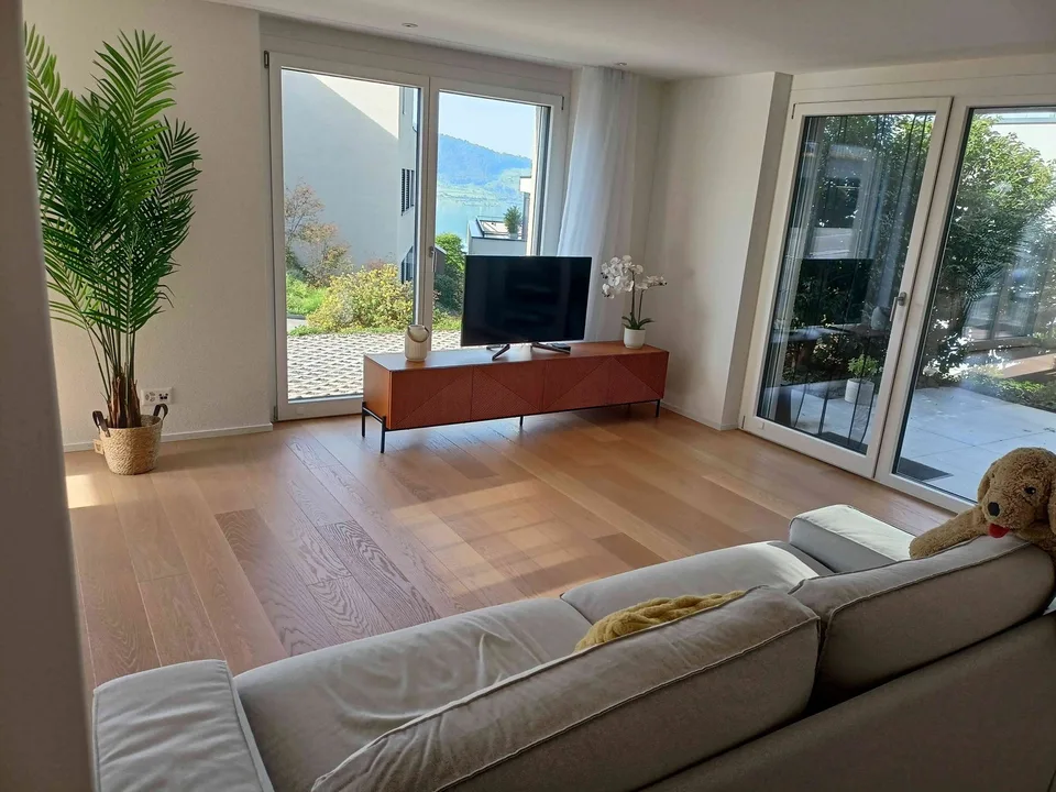 Freies WG-Zimmer in einer 2er WG im steuergünstigen Walchwil – Foto 1 von 9