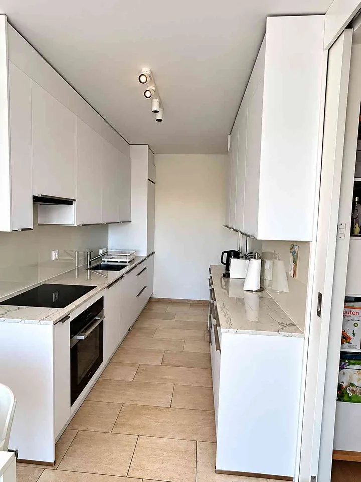 Helle 3.5 -Zimmer-Wohnung mit fantastischer Aussicht ruhiger Lage – Foto 5 von 10