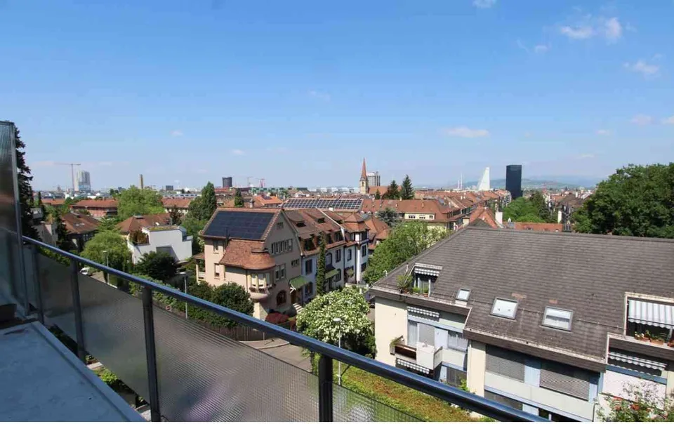 Helle 3.5 -Zimmer-Wohnung mit fantastischer Aussicht ruhiger Lage – Foto 2 von 10