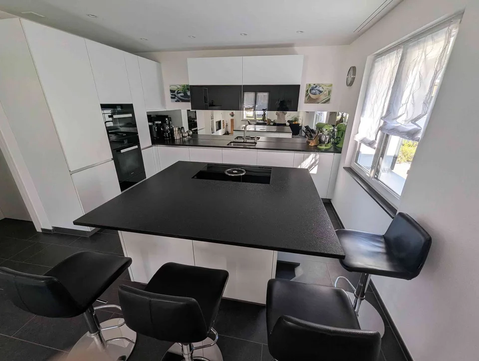 Freistehendes 6½ Einfamilienhaus mit Pool & nachhaltiger Technik – foto 4 di 7