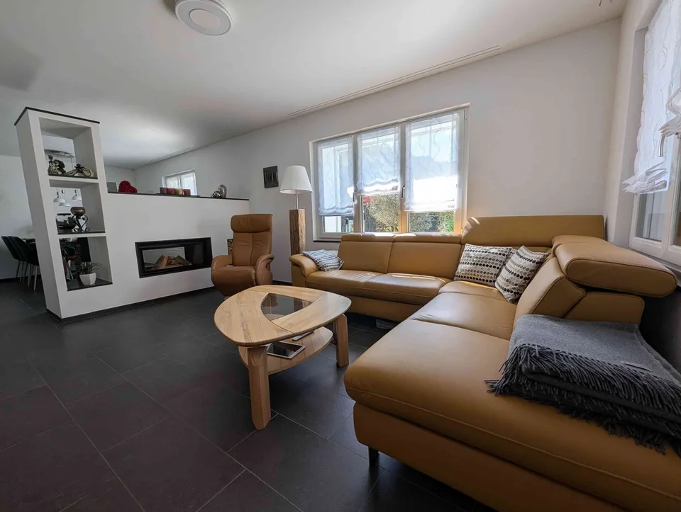 Freistehendes 6½ Einfamilienhaus mit Pool & nachhaltiger Technik – foto 5 di 7