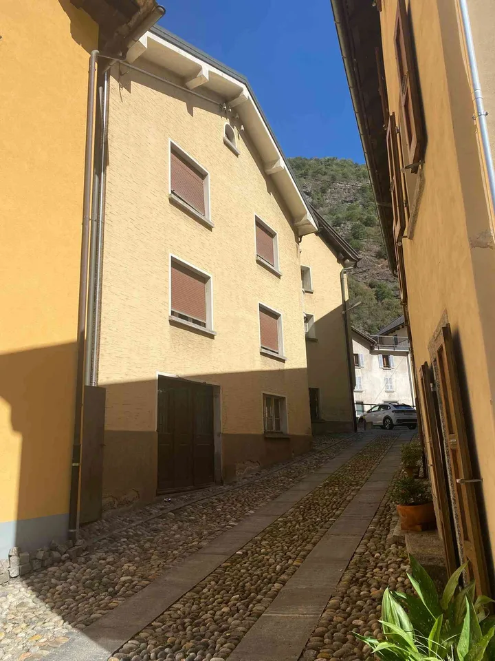 Mehrfamilienhaus mit viel Platz / Casa plurifamiliare con tanto spazio – photo 3 of 11