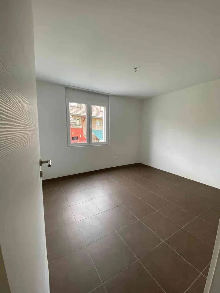 3,5-Zi. EG Wohnung, 98 m², Sitzplatz & Garten, 2 TG – Riedt bei Erlen – photo 8 of 12