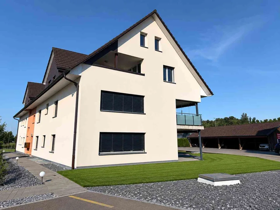 3,5-Zi. EG Wohnung, 98 m², Sitzplatz & Garten, 2 TG – Riedt bei Erlen – photo 2 of 12