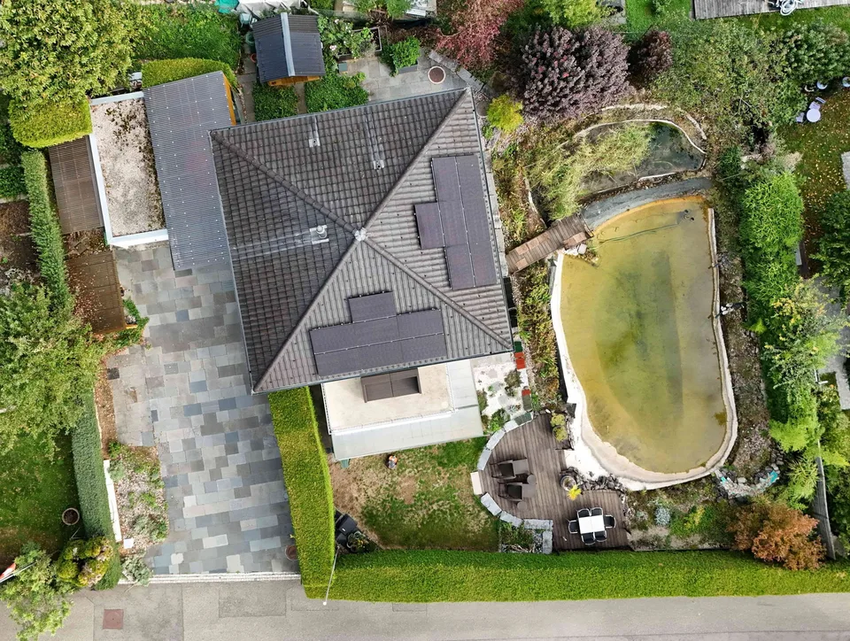 Idyllisches EFH mit Schwimmteich, Naturgarten und PV-Anlage – foto 2 di 13