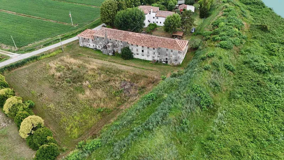 IMMOBILIE MIT GROSSEM POTENZIAL ZUR SANIERUNG – ITALIEN – foto 5 di 10