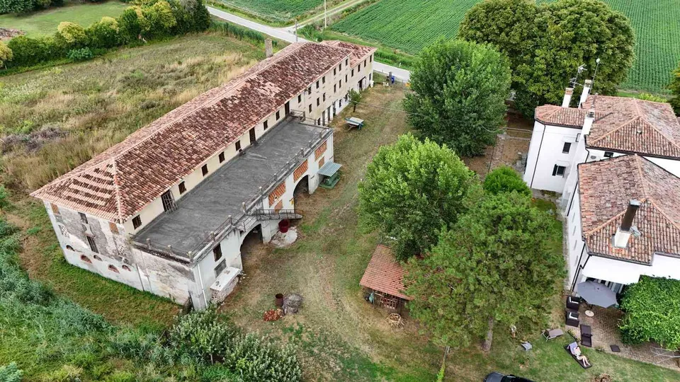 IMMOBILIE MIT GROSSEM POTENZIAL ZUR SANIERUNG – ITALIEN – foto 7 di 10
