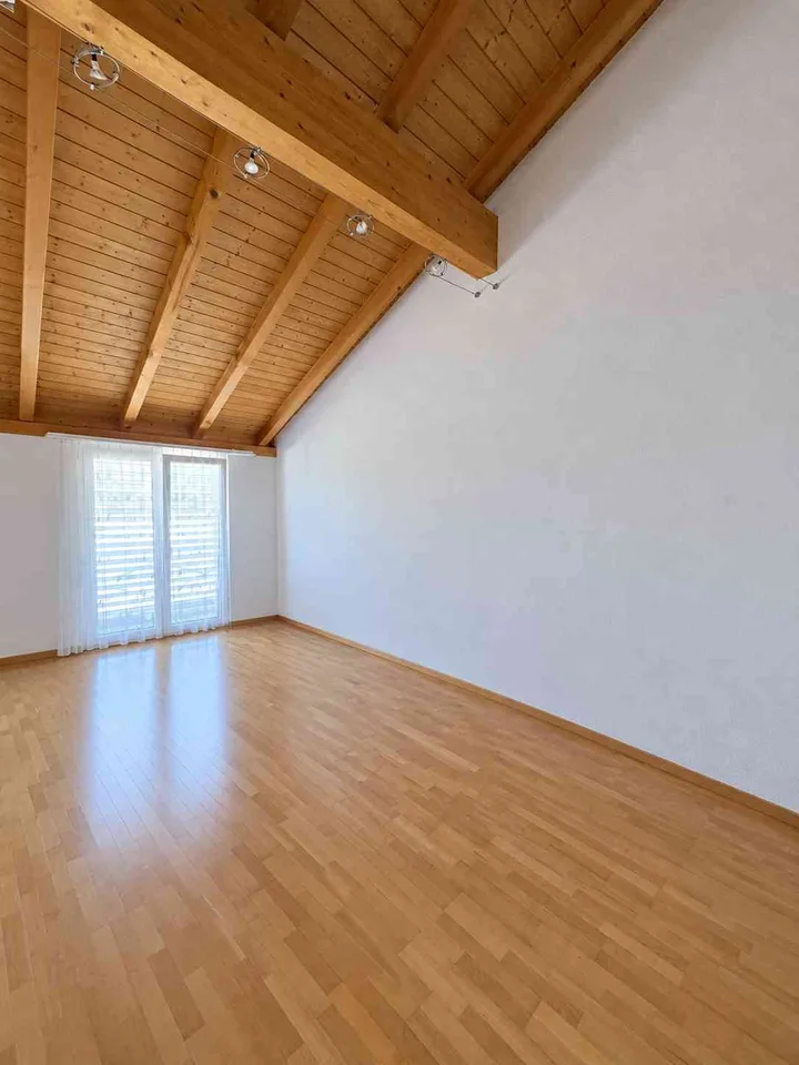 Helle Dachwohnung an zentraler Lage – photo 3 of 12