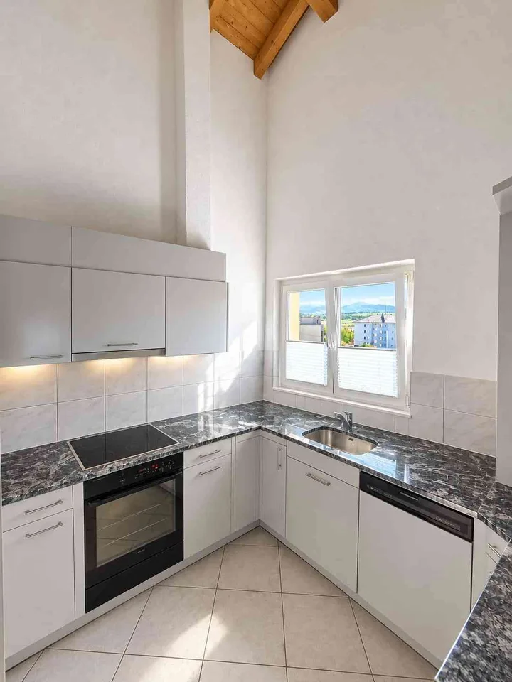 Helle Dachwohnung an zentraler Lage – photo 7 of 12
