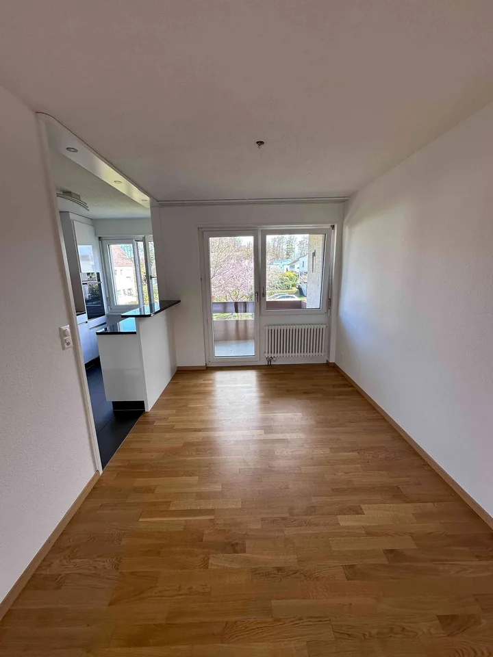 Grosszügige 4.5-Zimmer-Wohnung mit Balkon in ruhiger Lage in Seuzach – Foto 3 von 13