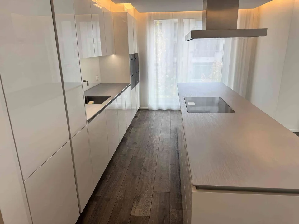 Moderne 4.5-Zimmer-Wohnung mit KNX, Home Cinema & Premiumküche – foto 7 di 10