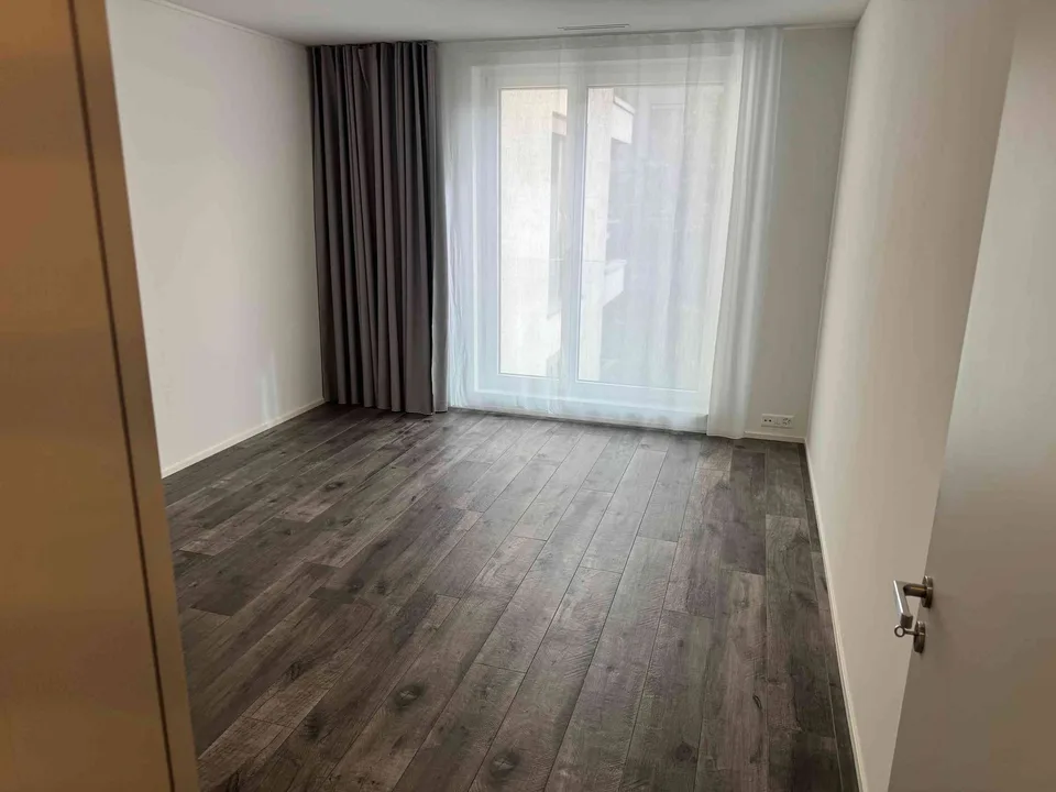 Moderne 4.5-Zimmer-Wohnung mit KNX, Home Cinema & Premiumküche – foto 9 di 10